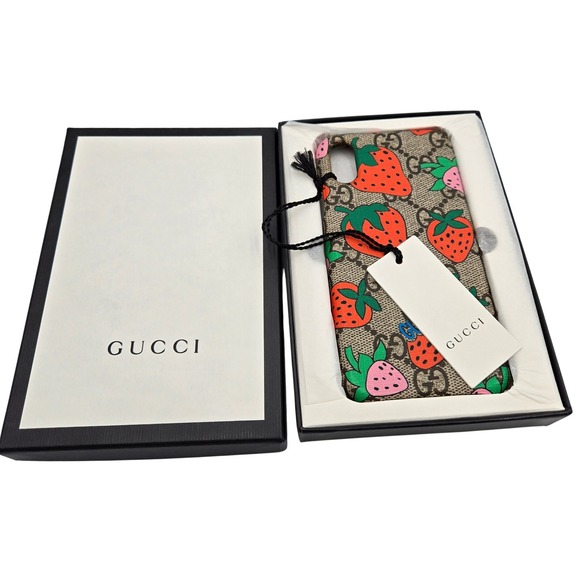 Gucci Beige Strawberry Print iPhone Case New in Box - Picture 1 of 6